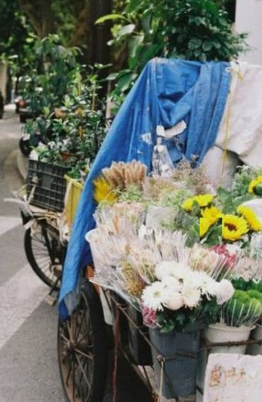 Bouquet de condoléances aux tons doux mélangés
